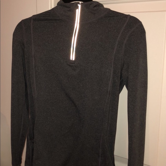 GAP Tops - Athletic long sleeve top
